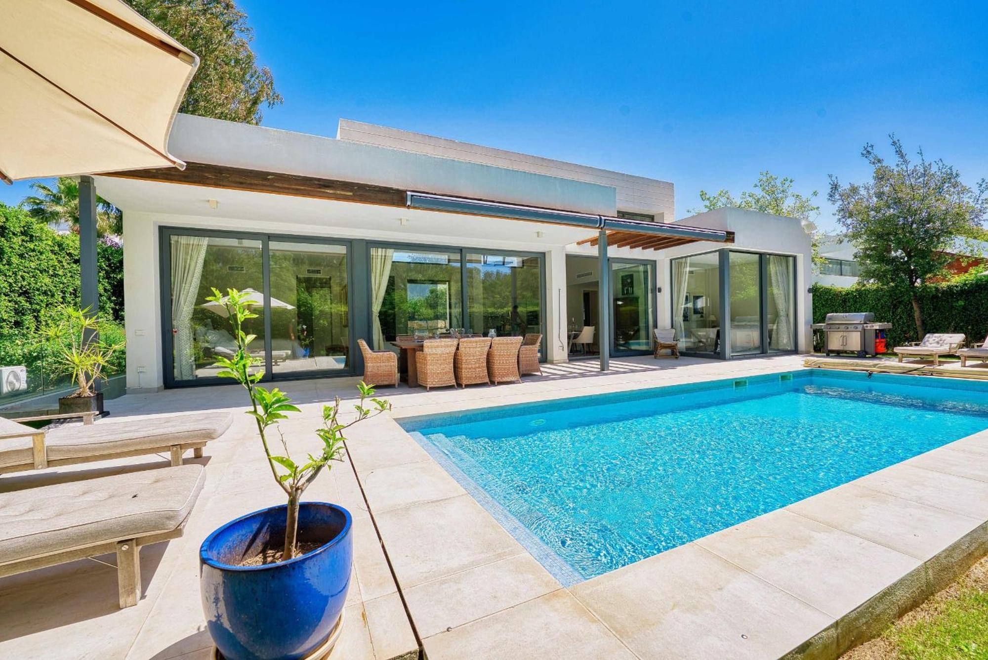 2223 Modern Design Pool
